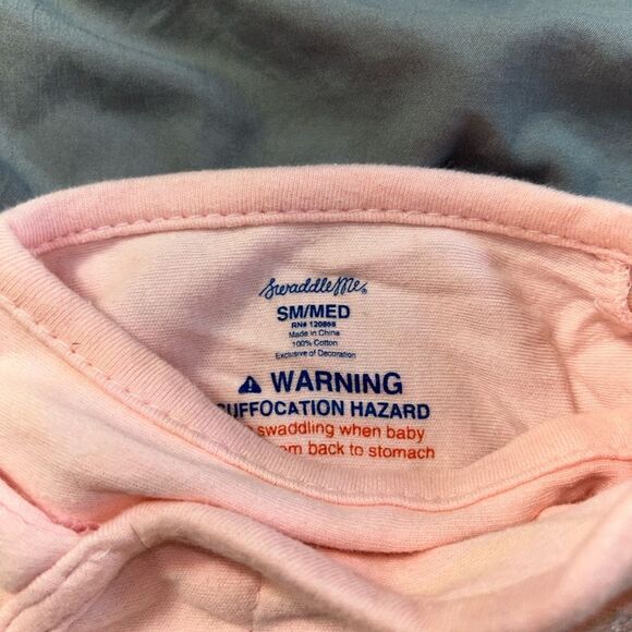 Pink swaddle me swaddle with small staining see all photos - Picture 3 of 4